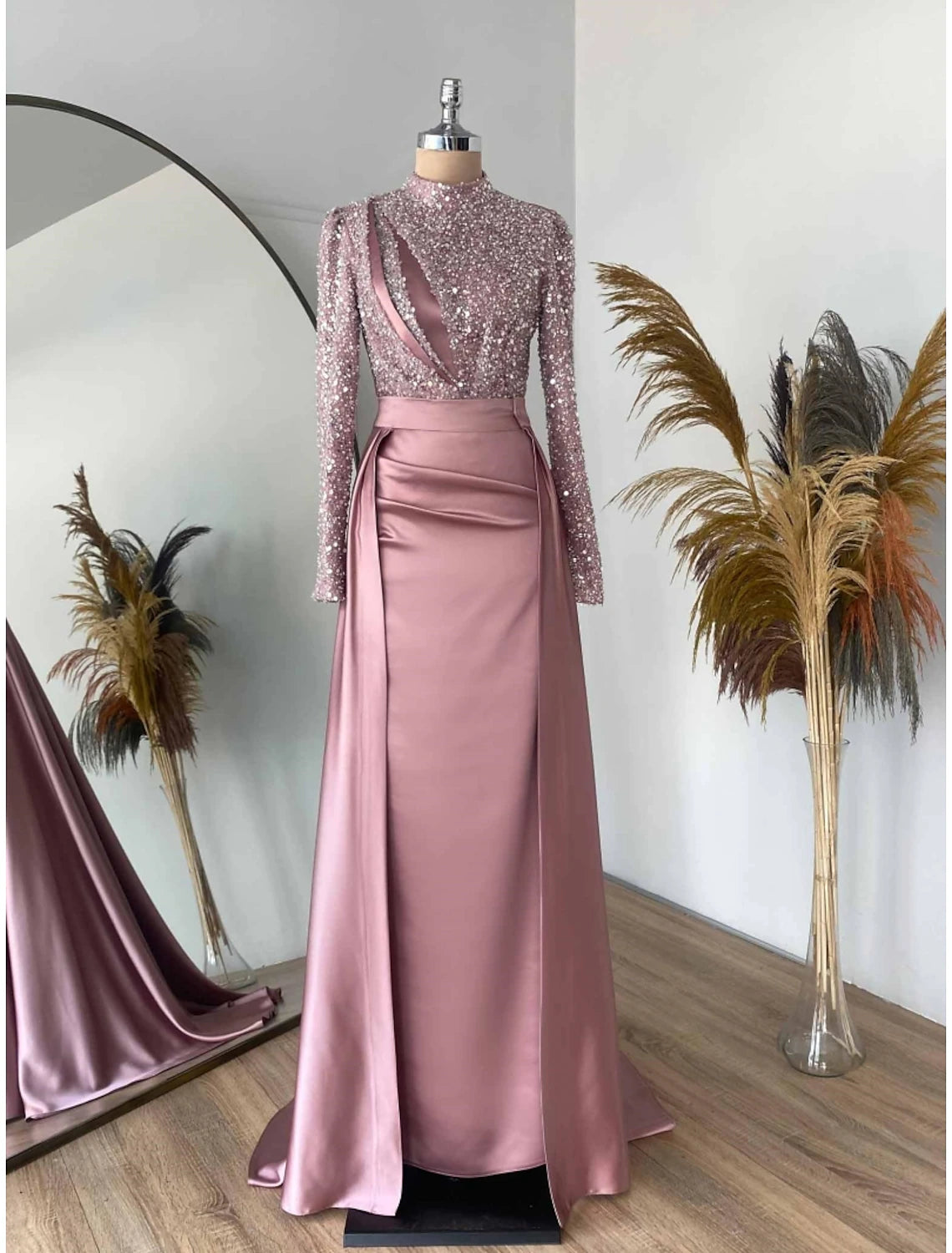 Etuikleid Abendkleid Weihnachten Rot Grün Kleid Formelles Sweep / Pinselschleppe Langarm Rundhalsausschnitt Satin mit Falten Geraffte Pailletten